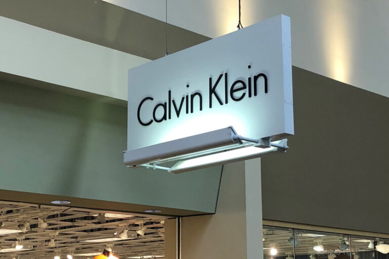 Read more about the article Exploring Calvin Klein’s Sustainability Strategy: Ethical Fashion in the Modern Age