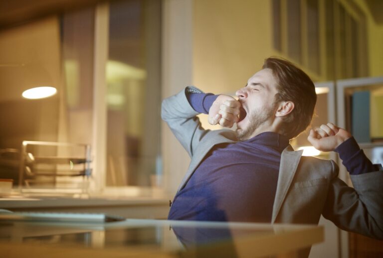 Read more about the article Ditch Sleepless Nights: 12 Hacks to Optimise your Sleep