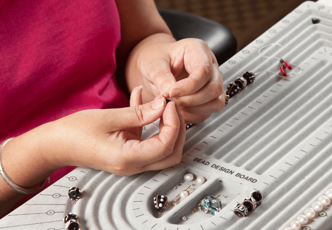 Make Bright Beaded Necklace!