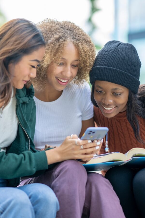 A group of girls is watching phone