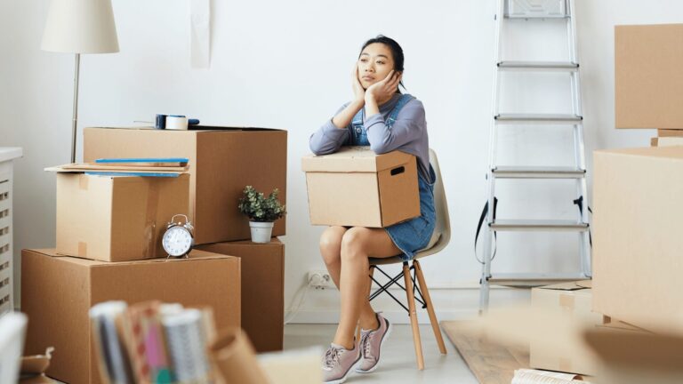 Read more about the article What is the 30 day rule in minimalism? Decluttering mind via decluttering space!